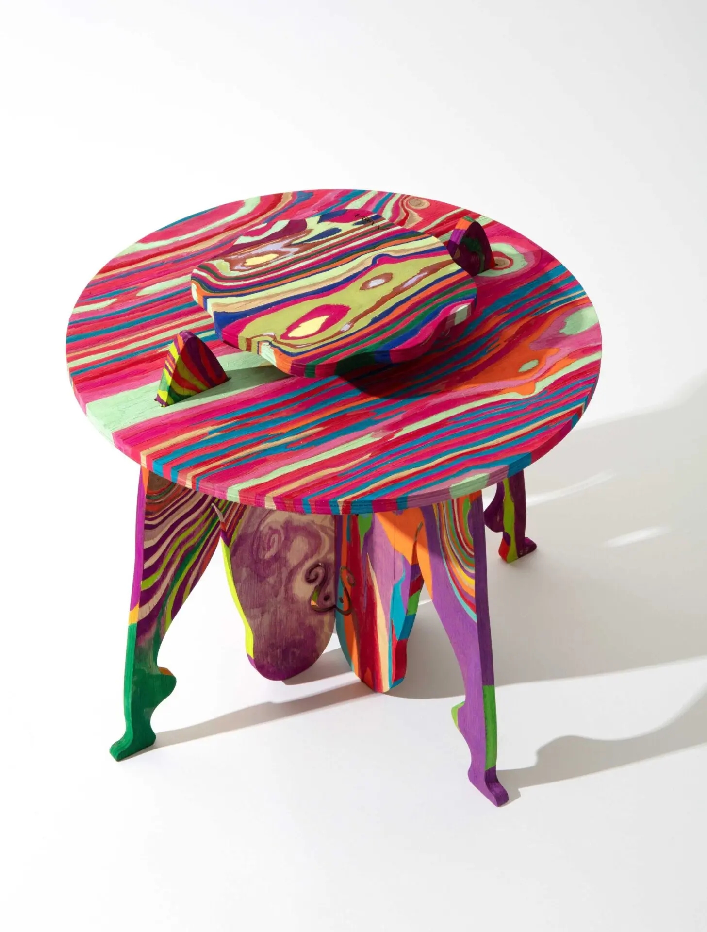 Body Table (S), oriental powder pigment on wood, H47 x W55 x D55 cm, 2019